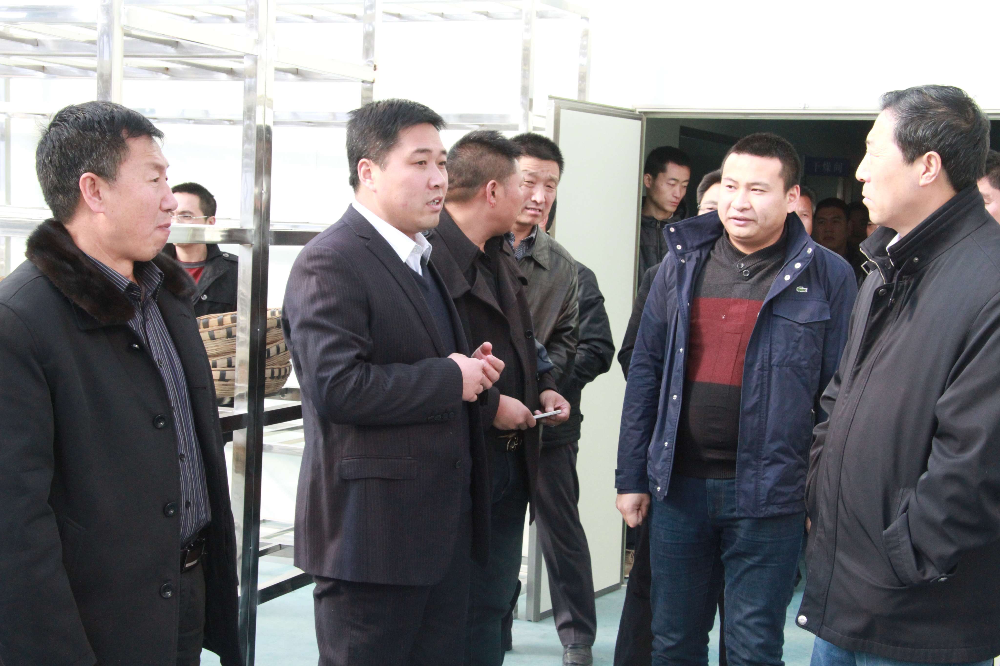 市建设局杨局长一行考察宕昌县中药材产业发展和精准